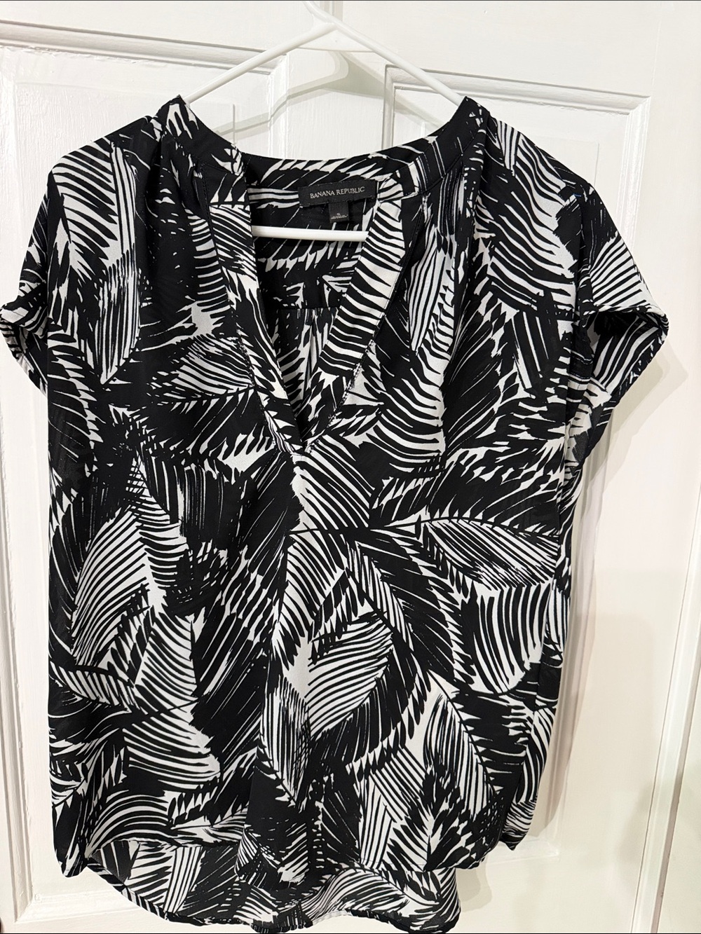 Banana Republic Black & White Palm Leaf V-Neck Top